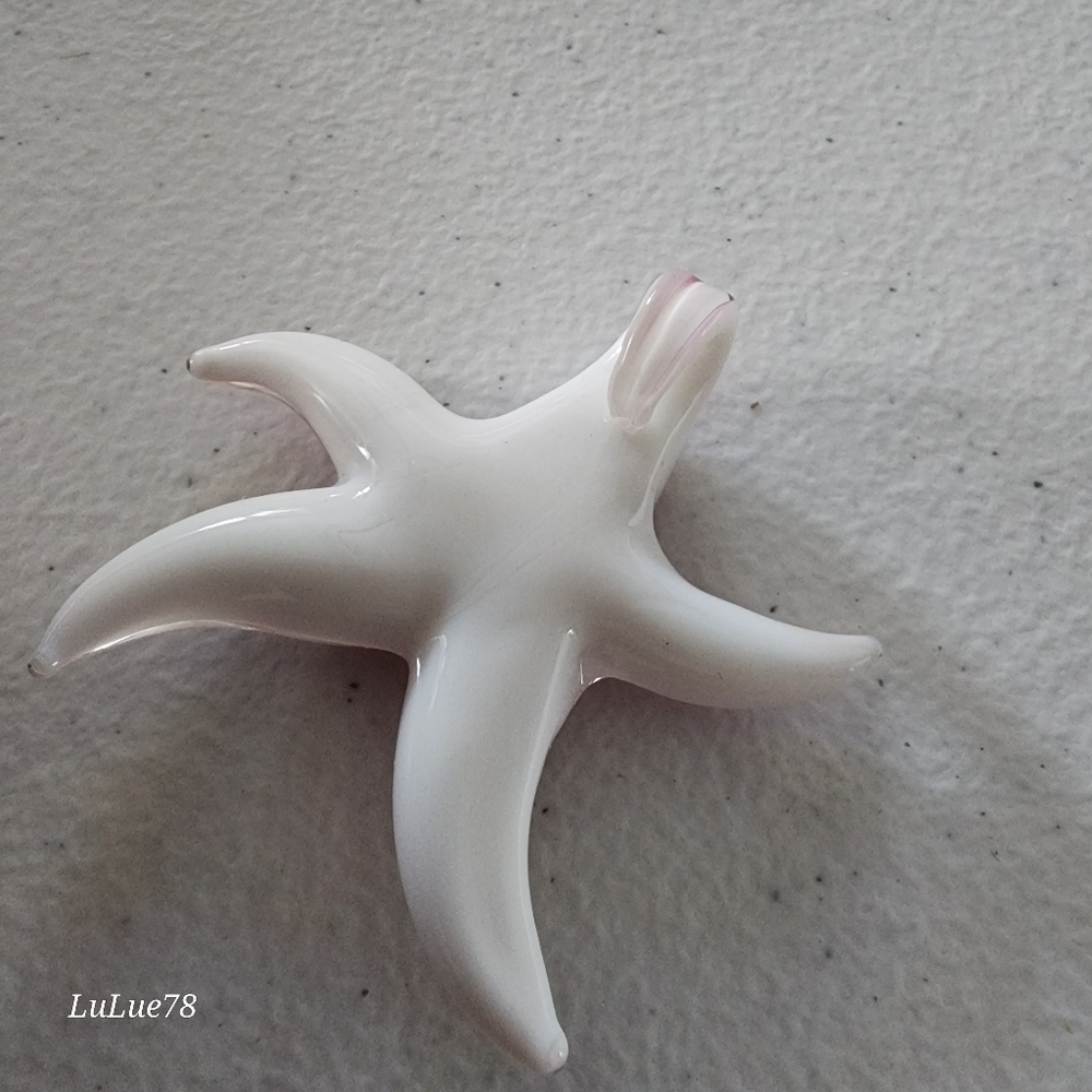 Pink and White Glass Starfish Pendant - Picture 5 of 9